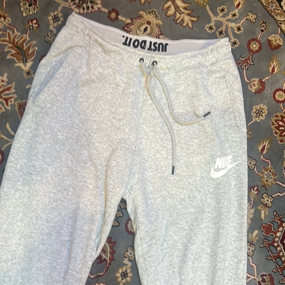 Nike sweats jogger style perfect condition worn 1x - Picture 2 of 7
